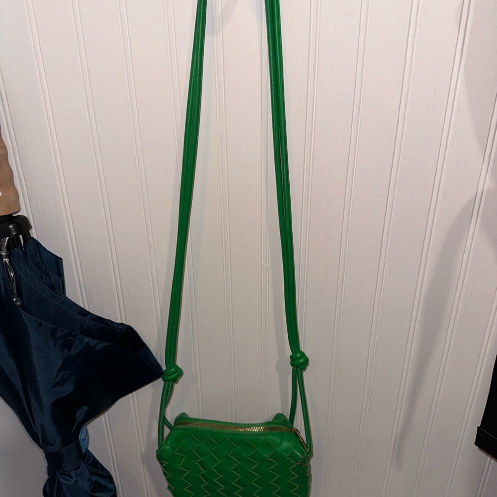 Bottega Veneta Kelly Green Loop Mini Leather Shoulder Bag - Picture 7 of 8